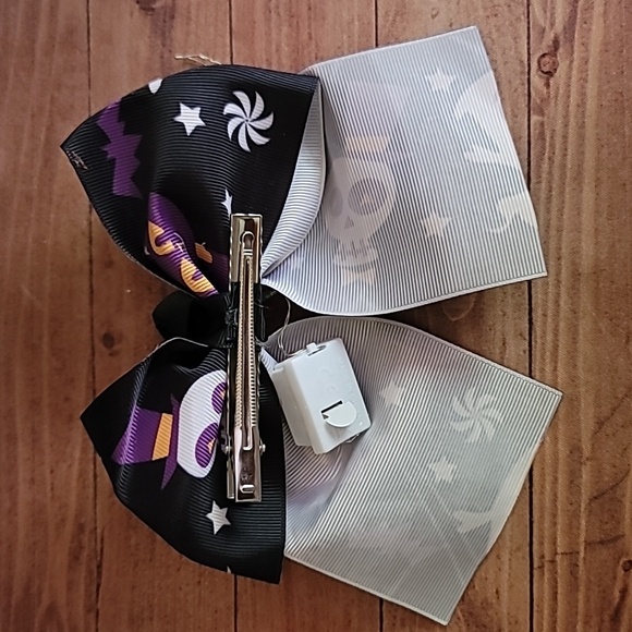 Handmade Halloween Ghost and Skull Light Up Hair Clip Bow, #2 - Picture 2 of 8